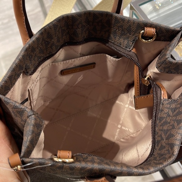 Michael Kors Mirella Small Signature Logo Crossbody Bag
Brown 
NWT - Picture 12 of 16